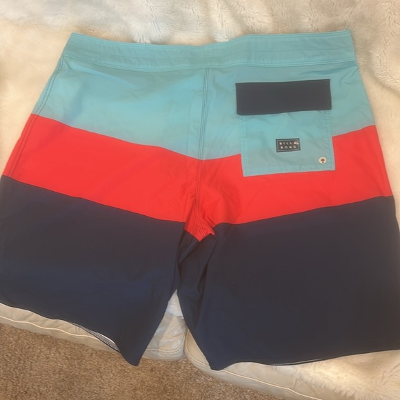 Nwot. Men’s Billabong swim trunks - Picture 9 of 9